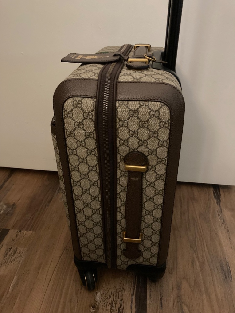 Gucci - Picture 2 of 4